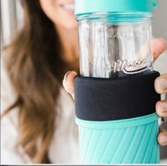 Masontops Glass water bottle with neoprene - Picture 3 of 3